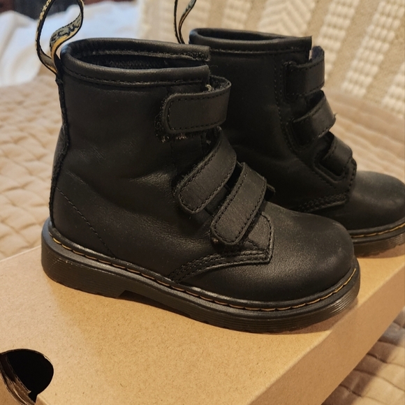 Dr Martens Kids boots (unisex) Size 8 - Picture 1 of 5